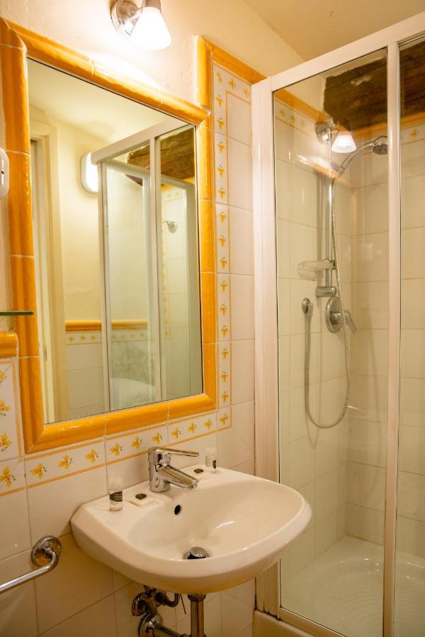 Tranquil Suite Near David Florenz Exterior foto